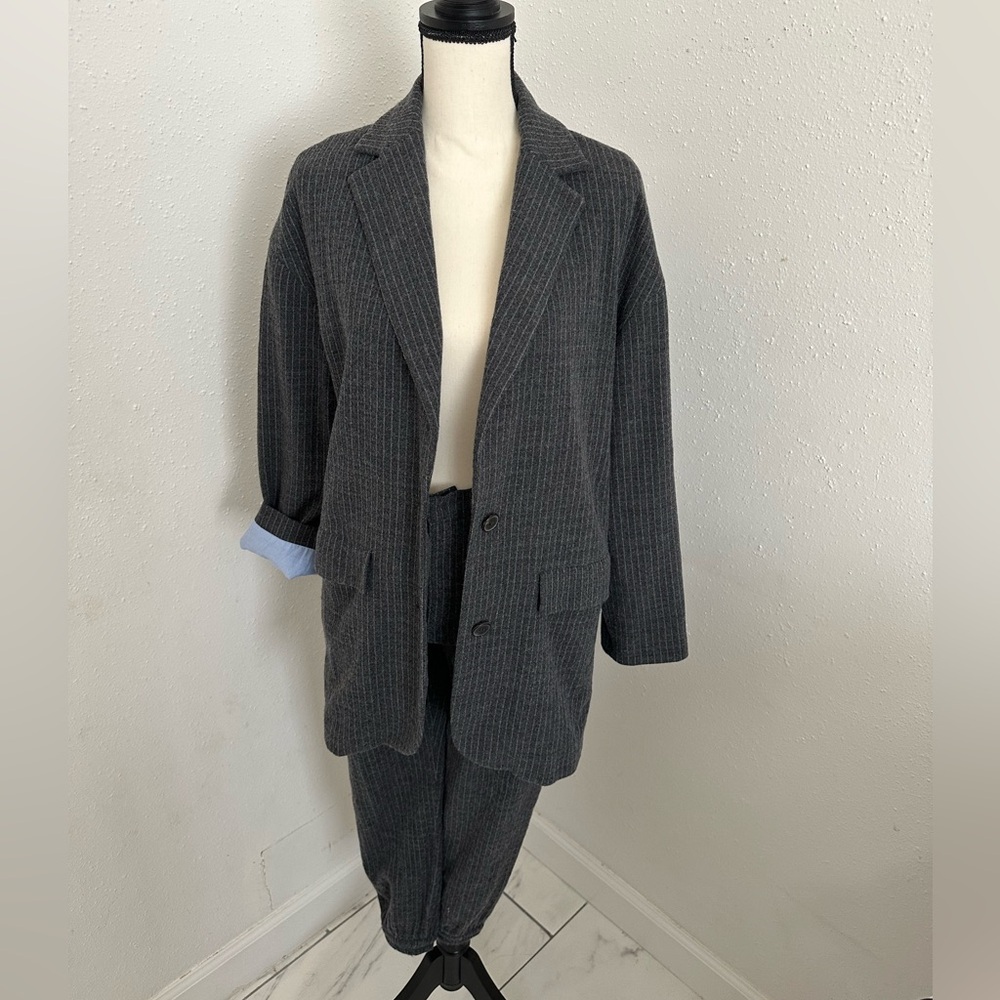 Zara Pinstripe Gray Woman’s Suit